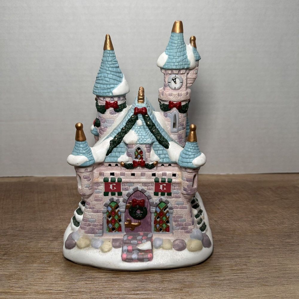 Disney 2004 Princess Castle - Porcelain- Light Up- beautiful!‎ Does Work